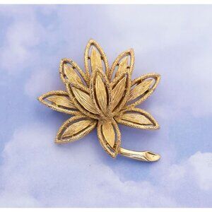 Vintage Art Nouveau Leaf Gold Tone Brooch by Avon - S5